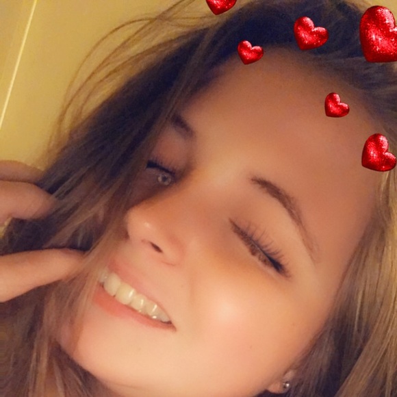 Meet your Posher, Gabriella - Picture 1 of 1